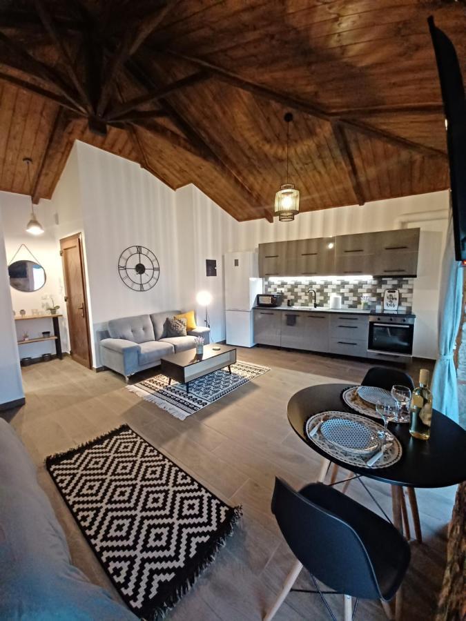 Luxury Apartment With Balcony Mytilene ภายนอก รูปภาพ